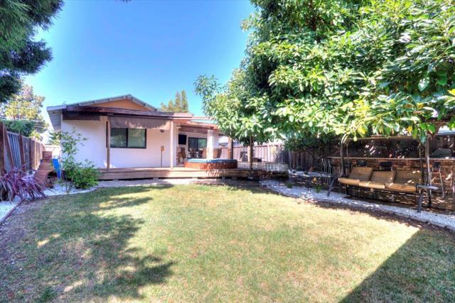 Image 16 of 21 For 446 Bayview Avenue