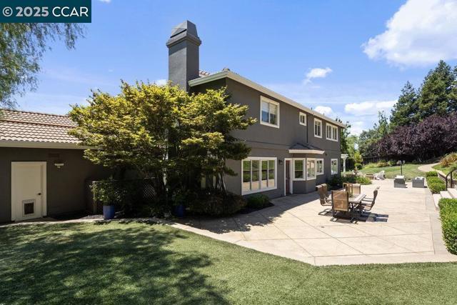 825 Bertram St, Walnut Creek CA: https://media.crmls.org/mediaz/82c43e9f-b5c9-4566-983a-decbc0aa3265.jpg