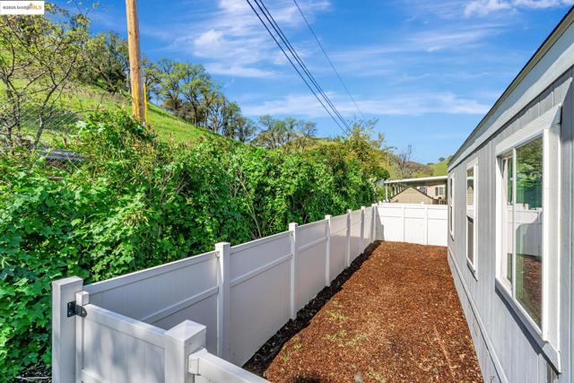 16711 Marsh Creek Rd, Clayton CA: https://media.crmls.org/mediaz/82c4bd9e-ea08-4995-8626-eb8ab2359e4d.jpg
