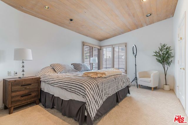4611 Roma Court, Marina del Rey CA: https://media.crmls.org/mediaz/82c4c5b4-a416-428d-ada6-85f4eae312f7.jpg