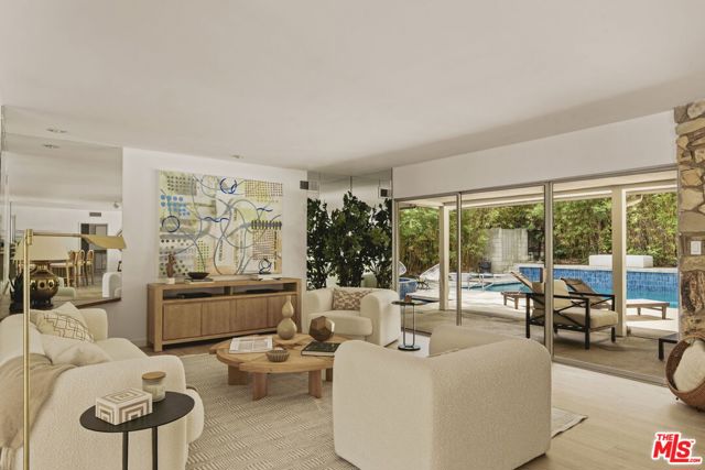 8630 Allenwood Road, Los Angeles CA: https://media.crmls.org/mediaz/82c578c7-3658-47d5-b454-0d2b8eb29475.jpg