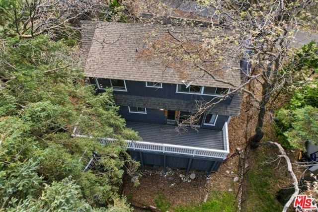286 S Fairway Drive, Lake Arrowhead CA: https://media.crmls.org/mediaz/82c57deb-a3e0-4d95-886e-59d744781c1d.jpg