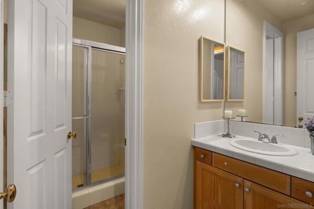 521 Latigo Row, Encinitas CA: https://media.crmls.org/mediaz/82c5e32b-092f-4018-82be-a2a3beaebecf.jpg