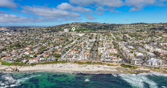 7127 Fay Avenue, La Jolla CA: https://media.crmls.org/mediaz/82c6d95a-4464-4bd5-bd51-0b2b76115be2.jpg