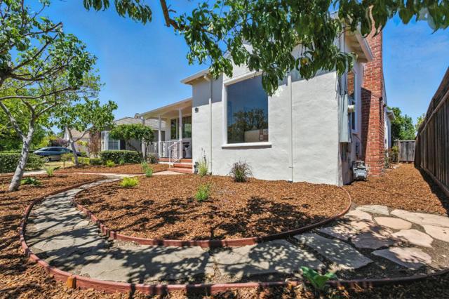 1513 Oak Street, San Mateo CA: https://media.crmls.org/mediaz/82c6e02b-742f-42f4-9df3-f1982c8ab5c8.jpg
