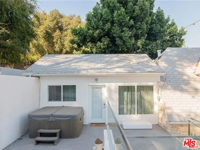 2633 N Commonwealth Avenue, Los Angeles CA: https://media.crmls.org/mediaz/82c7f91e-0729-4c08-8465-3ee7dbc20f0a.jpg