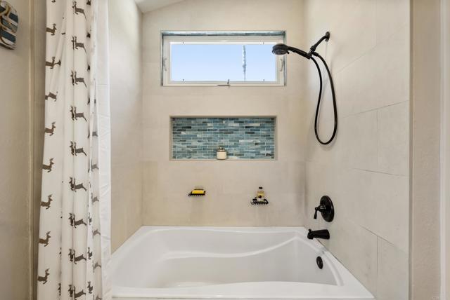 Detail Gallery Image 21 of 47 For 4989 Corte Playa Encino, San Diego,  CA 92124 - 4 Beds | 2/1 Baths