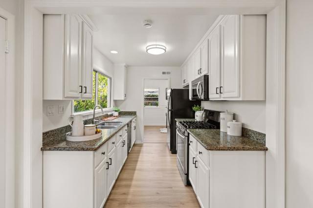 332 Camino Al Lago, Menlo Park CA: https://media.crmls.org/mediaz/82c85f94-f5dd-4af1-a692-1e4781ceea42.jpg