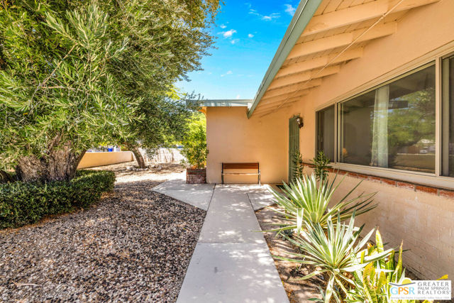 2222 N Acacia Road, Palm Springs CA: https://media.crmls.org/mediaz/82c86a83-d3c8-452b-a37b-d2fbfe115568.jpg