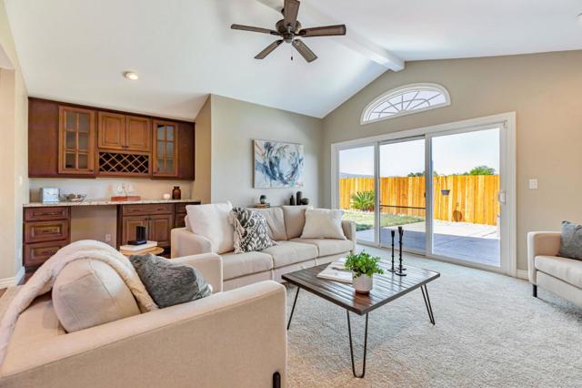 1650 Bella Vista Drive, Hollister CA: https://media.crmls.org/mediaz/82c9a1fa-2639-47fc-89e8-2dca9b8753d5.jpg