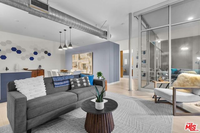 4080 Glencoe Avenue, Marina del Rey CA: https://media.crmls.org/mediaz/82c9e3b6-61b8-4328-8166-a927a04d8114.jpg