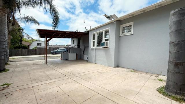 10923 Foothill Boulevard, Oakland CA: https://media.crmls.org/mediaz/82ca0e2c-6599-4049-8870-8e478c8cfe71.jpg