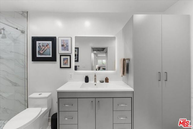 1045 North Kings Road, 204 photo 10