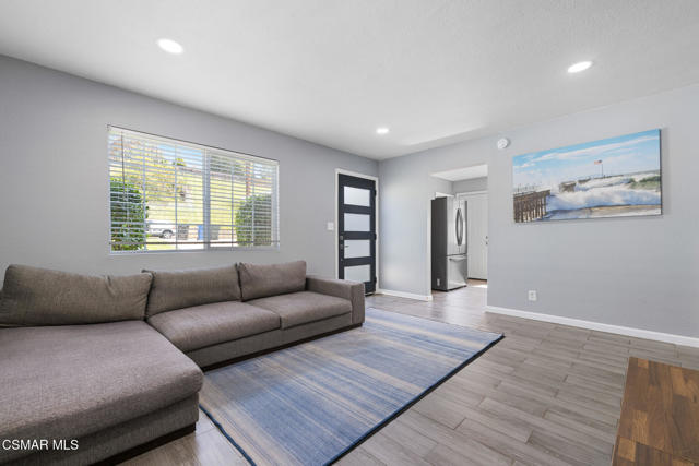 789 Glen Oaks Road, Thousand Oaks CA: https://media.crmls.org/mediaz/82ca93ea-5e24-4656-83b3-87eb15b9c857.jpg