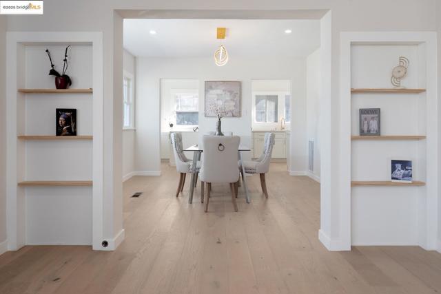 1515 Hampel St, Oakland CA: https://media.crmls.org/mediaz/82cae68e-295e-47d3-af3a-934326de6e8a.jpg