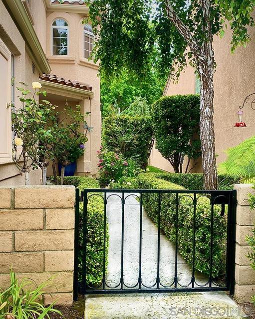 2176 Eastridge Loop, Oxnard CA: https://media.crmls.org/mediaz/82cbe48d-8740-459e-bad9-1ed532cb1867.jpg