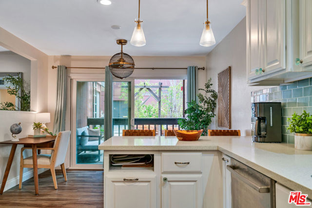 4939 Maytime Lane, Culver City CA: https://media.crmls.org/mediaz/82cc8eef-334e-4e23-96d0-192a8bcde673.jpg