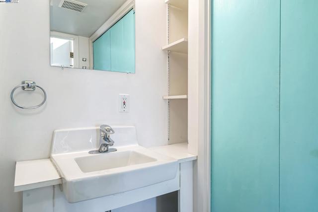 Image 19 of 39 For 15 Encina Pl