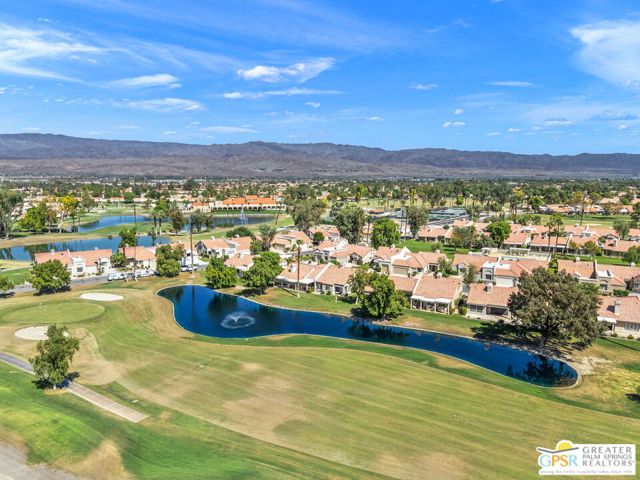 41387 Princeville Lane, Palm Desert CA: https://media.crmls.org/mediaz/82ce9558-d29e-4990-aa58-5bdd26a018ab.jpg