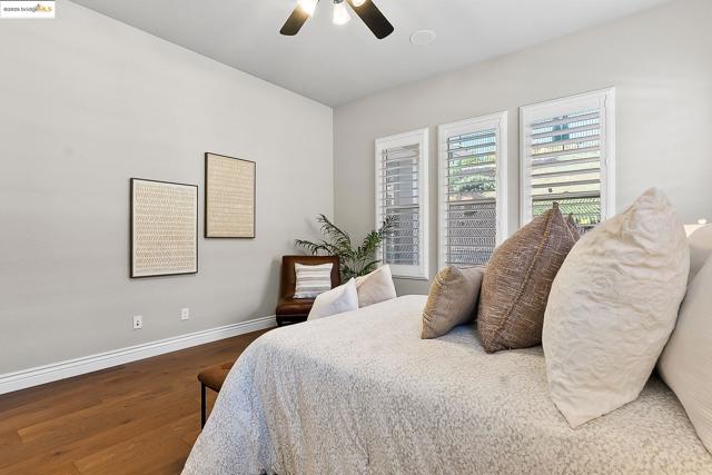 1627 Healing Rock Ct, Brentwood CA: https://media.crmls.org/mediaz/82ceb5fa-e72c-4a8c-964d-463e7bd83ab8.jpg