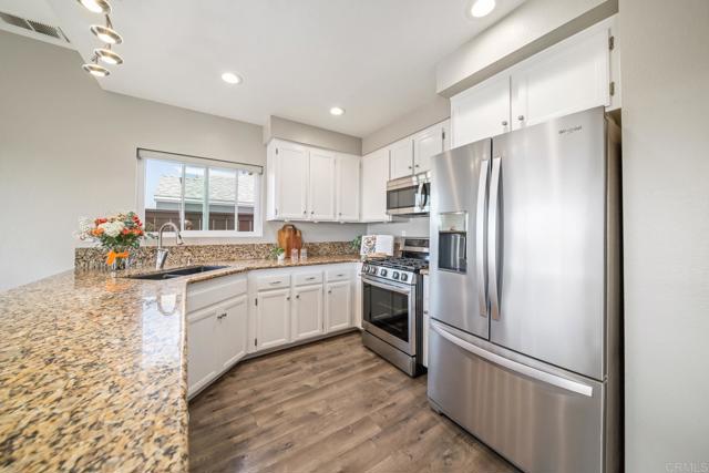 4507 Carnaby Court, Carlsbad CA: https://media.crmls.org/mediaz/82cee214-c574-454c-b51f-be904b5bd718.jpg