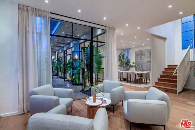 745 E Sunset Avenue, Venice CA: https://media.crmls.org/mediaz/82cfb69f-4e49-4353-9b37-d852995e1579.jpg