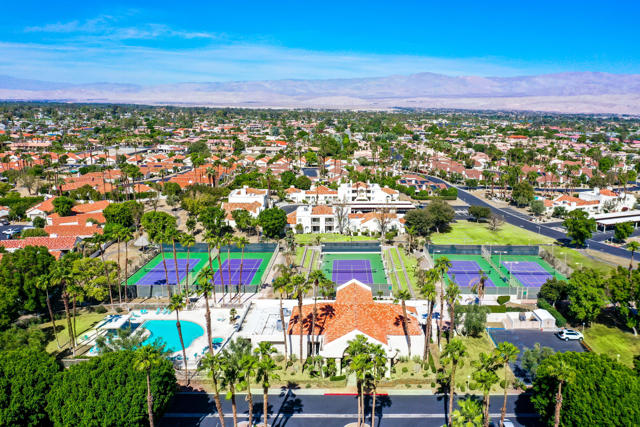 77576 Calle Las Brisas N, Palm Desert CA: https://media.crmls.org/mediaz/82d0610d-8018-4291-b5a1-5342e0dc5bc0.jpg