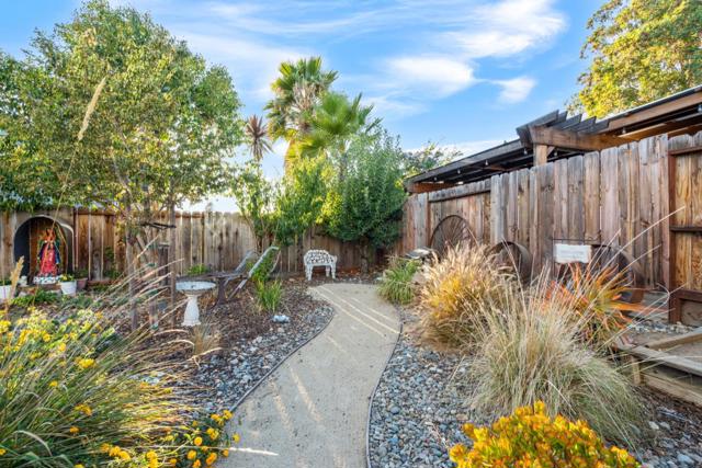 1090 Los Altos Drive, Hollister CA: https://media.crmls.org/mediaz/82d09d8c-6f06-47de-bc3e-e8149f563438.jpg