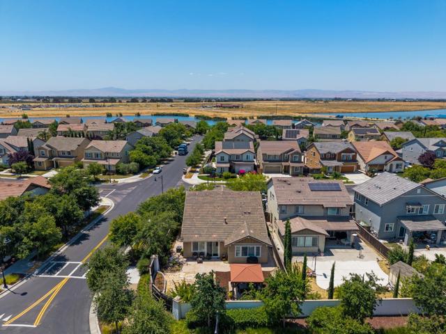 1141 Navigator Drive, Lathrop CA: https://media.crmls.org/mediaz/82d0bfc1-e393-4f2b-a54d-c24d81c1f01f.jpg