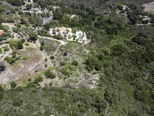 28371 Faircrest Way, Escondido CA: https://media.crmls.org/mediaz/82d1157d-ae0c-41b5-9886-0dc34e24310d.jpg