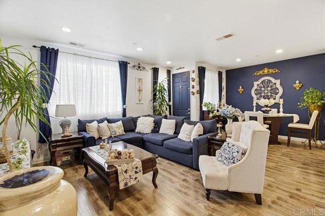 Detail Gallery Image 12 of 36 For 6133 Verda Ln, San Diego,  CA 92130 - 2 Beds | 2/1 Baths