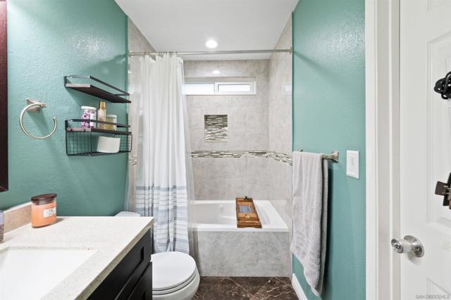 2714 Crownridge Ln, Spring Valley CA: https://media.crmls.org/mediaz/82d1bf93-b0b7-4e9e-a86c-c517ce637b39.jpg