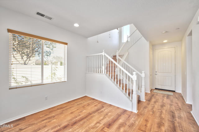 Detail Gallery Image 3 of 21 For 428 Lakeview Ct, Oxnard,  CA 93036 - 4 Beds | 3 Baths