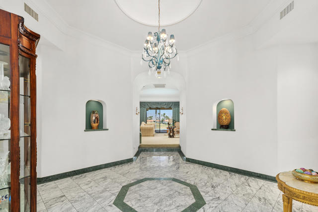 346 Crest Lake Drive, Palm Desert CA: https://media.crmls.org/mediaz/82d27a39-2d73-496f-997f-8d537d168d9c.jpg
