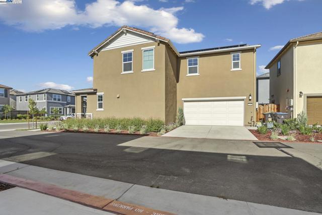2208 Daimler St, Lathrop CA: https://media.crmls.org/mediaz/82d3462d-8546-4d05-aa1a-e8dfa10292de.jpg