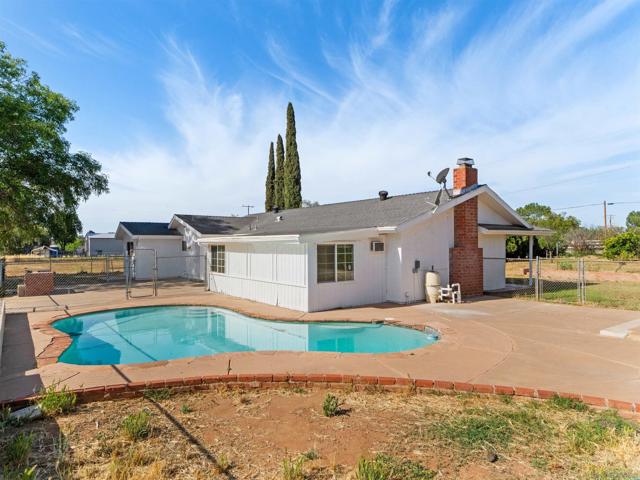 1621 Lilac, Ramona CA: https://media.crmls.org/mediaz/82d366b0-587c-4580-81cf-84ab1eb68144.jpg