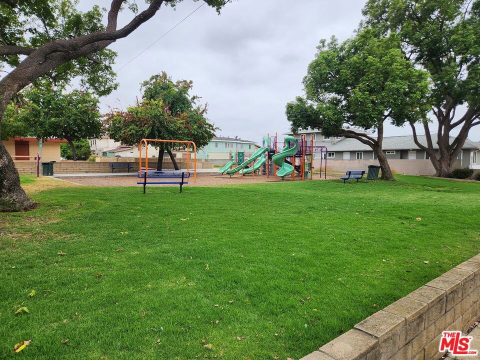 https://media.crmls.org/mediaz/82d36ac6-6f33-4d40-b65d-e1d10e197130.jpg?preset=X-Large