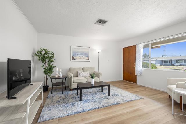 742 Jefferson Avenue, Chula Vista CA: https://media.crmls.org/mediaz/82d439b8-2b7d-459c-8930-45ea6305383d.jpg