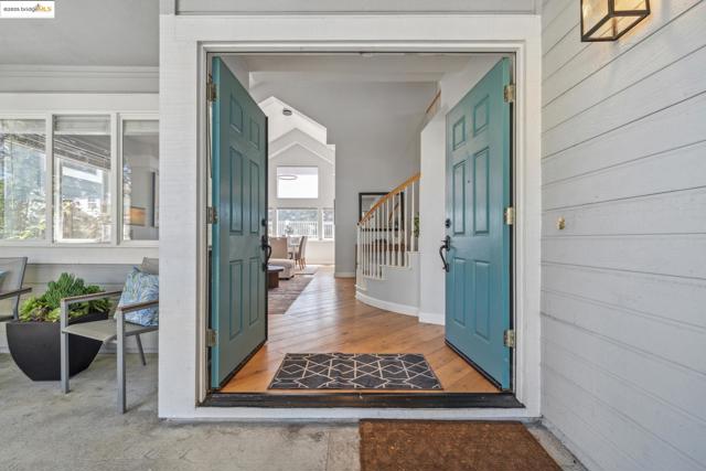3 Harbor View Dr, Richmond CA: https://media.crmls.org/mediaz/82d4593e-af7e-44e2-a6c6-81da4b2dd6c8.jpg