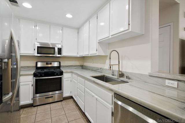 1376 Normandy Dr, Chula Vista CA: https://media.crmls.org/mediaz/82d4bb82-c090-4d96-885a-c969b856002d.jpg