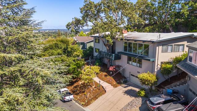 2935 Sherwood Drive, San Carlos CA: https://media.crmls.org/mediaz/82d596bf-9b45-4e1d-b282-6be4e0ef6b11.jpg