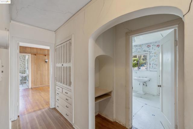 1136 S Ridgeley, Los Angeles CA: https://media.crmls.org/mediaz/82d5b8bf-7dc2-4dba-ad32-912d2d359381.jpg