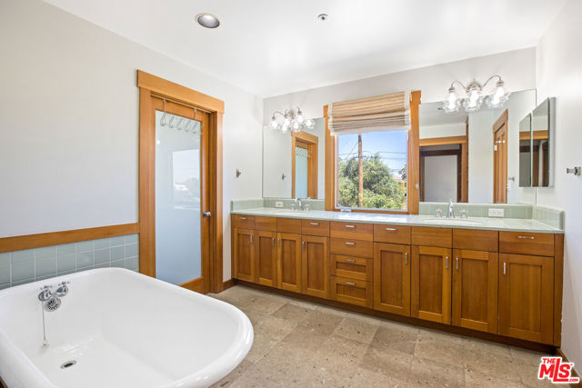 30362 Morning View Drive, Malibu CA: https://media.crmls.org/mediaz/82d6094b-795f-46bd-92cd-75239d35d8a3.jpg