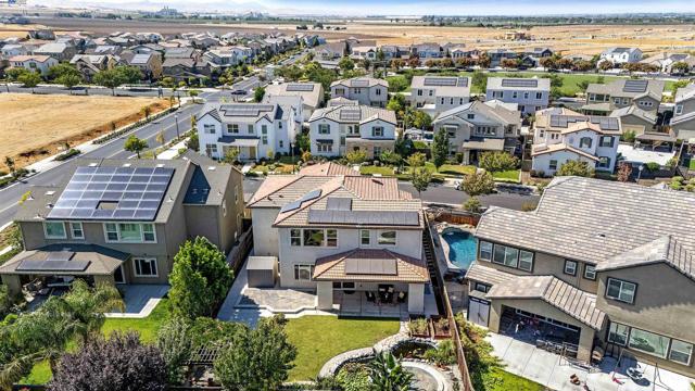 2288 Jessica Way, Tracy CA: https://media.crmls.org/mediaz/82d63838-b381-4215-b182-31f755819b1a.jpg