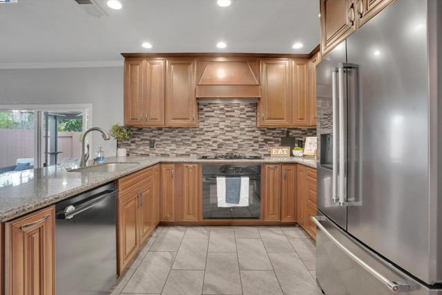 7347 Ione Ct, Dublin CA: https://media.crmls.org/mediaz/82d6c114-53c6-437b-b43e-3f050da4cf09.jpg