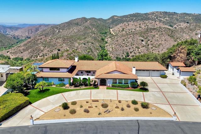 2064 Santa Margarita Dr., Fallbrook CA: https://media.crmls.org/mediaz/82d71260-b649-47ea-9688-f40ba8475bd0.jpg
