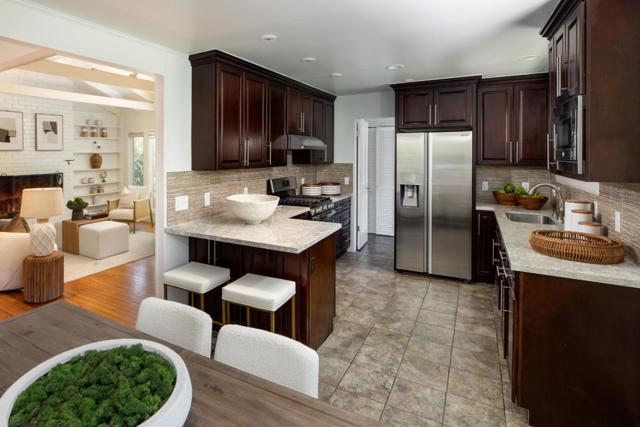 819 Laurel Avenue, Menlo Park CA: https://media.crmls.org/mediaz/82d76656-482e-4a88-b0db-c4254d479901.jpg