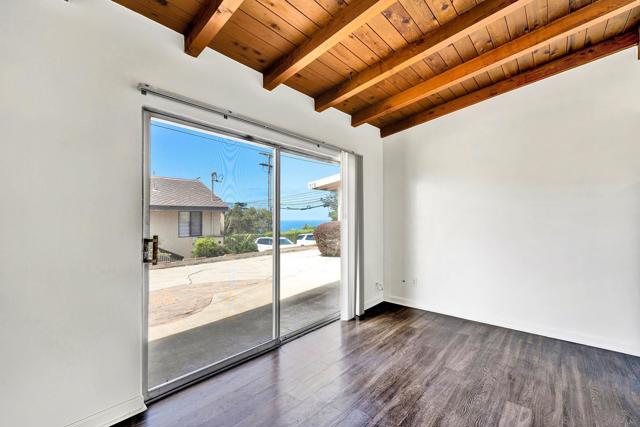 328 30 9th St, Del Mar CA: https://media.crmls.org/mediaz/82d7dcb2-1594-4681-a17e-94a76b491159.jpg