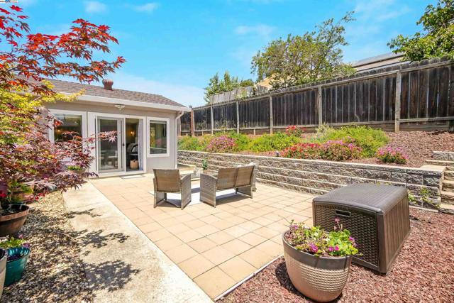 38392 Nebo Dr, Fremont CA: https://media.crmls.org/mediaz/82d9063e-1f46-438a-97a5-c97aa2f29aa9.jpg