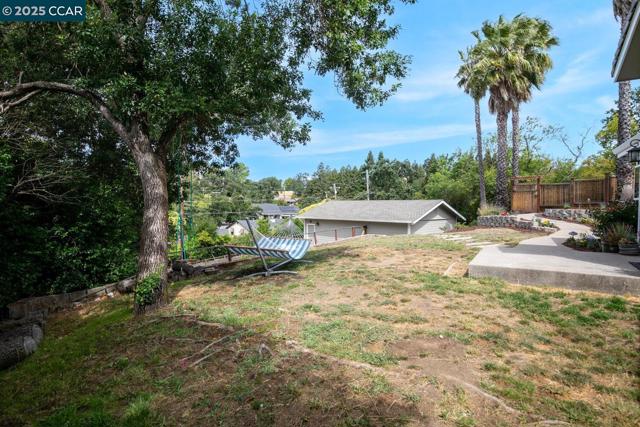 2 Deer field, Walnut Creek CA: https://media.crmls.org/mediaz/82d91b96-05f6-40b1-825e-e69e1984bd2a.jpg